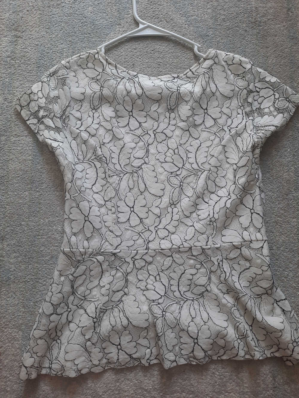 Suzy Shier White Floral Lace Peplum Top~ Small - Picture 2 of 5